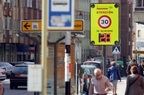 Una calle de León con limitación de velocidad